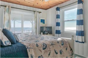 Ocean front,pet friendly,fenced yard