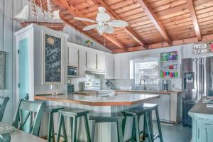 Ocean front,pet friendly,fenced yard