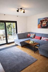 XL Eifel House für 14 Gäste mit Whirlpool, Wintergarten, mehreren Terrassen und Balkone sowie großen Garten