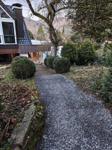 XL Eifel House für 14 Gäste mit Whirlpool, Wintergarten, mehreren Terrassen und Balkone sowie großen Garten