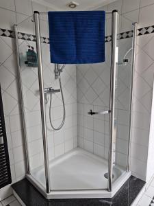 XL Eifel House für 14 Gäste mit Whirlpool, Wintergarten, mehreren Terrassen und Balkone sowie großen Garten