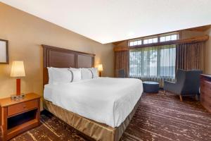 Best Western Premier The Lodge on Lake Detroit