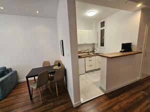 Apartment In Heart of Old Town with Balcony