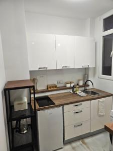 Apartment In Heart of Old Town with Balcony