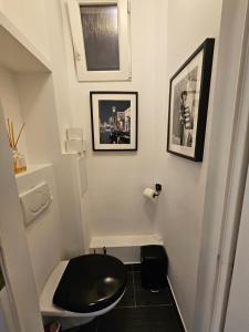 Apartment In Heart of Old Town with Balcony