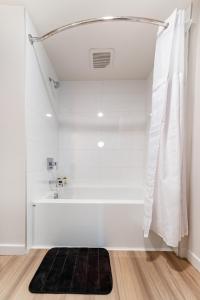 Premium 1-bedroom apartment with Gym &Work Desk