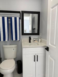 Beachside Blue Escape, Steps to Beach, Walkable Area!!!