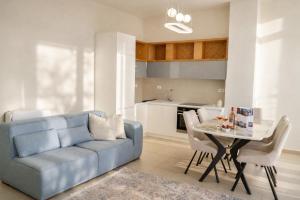 Sun Lit Sea View Apartment-Green Coast 104C