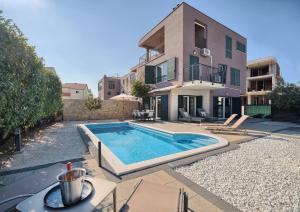 Villa Onnela - Garden & Pool