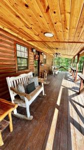Cozy Secluded King Best LocationHot TubFirepit