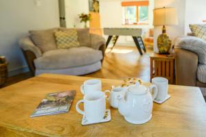Dog-Friendly 5-Bedroom Retreat with Hot Tub - Pass the Keys