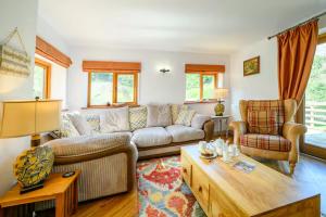 Dog-Friendly 5-Bedroom Retreat with Hot Tub - Pass the Keys