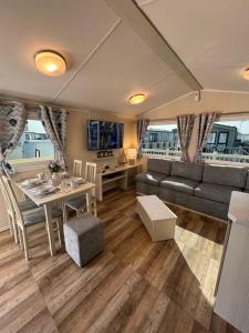 Golden Palm Resort - The Pearl - Coastal Caravan Breaks
