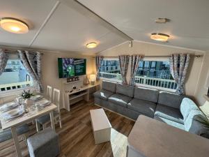 Golden Palm Resort - The Pearl - Coastal Caravan Breaks