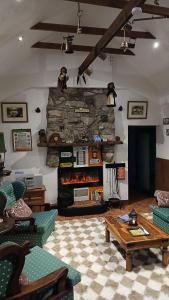 Back2Roots - Beautifully Restored Cottage, Doochary