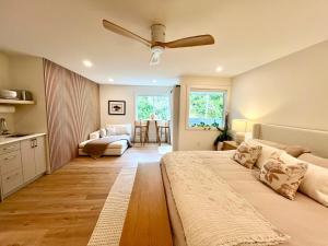 NEW Modern Oceanside Suite with King Bed, Water Views, Resort Pool & Hot Tub