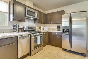 2 Mi to Old Town ABQ! Cozy Desert Retreat