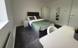 Cozy Leeds City Centre Apartment - Sleeps 8 - Free WiFi