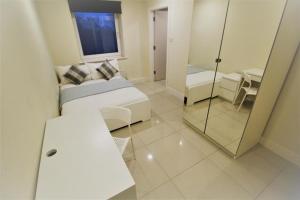 Cozy Leeds City Centre Apartment - Sleeps 8 - Free WiFi