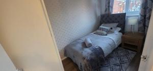Casa Havilah - Contractor House Manchester Sleeps 4 Parking