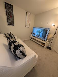 Modern Private Suite - Quiet & Central Winnipeg