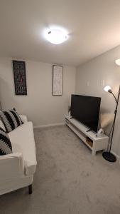 Modern Private Suite - Quiet & Central Winnipeg