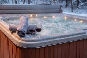 NEW! Grand Timber Chalet - Hot Tub & Billiard