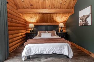 NEW! Grand Timber Chalet - Hot Tub & Billiard