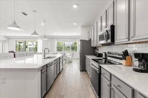 15 Bedrooms15.5 BathroomsVeranda Palms 2521SD