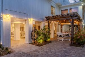 6 BR near Beach - Private Pool - Fenced In w Pets