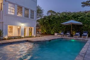 6 BR near Beach - Private Pool - Fenced In w Pets
