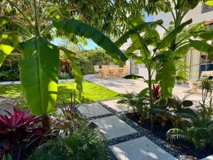 Private House 3 min to beach large backyard Spa Sauna BBQ !