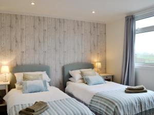Mid Bishopton Cottage - Uk10910