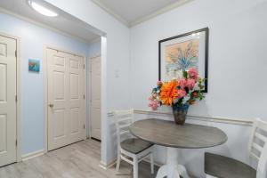 Charming Condo in Savannah Shores- No Stairs! Close to Beach!