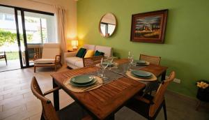 3BR Condo in Panorama Lake Concierge Service Pool y Gym