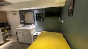 Luxury KIA Room H
