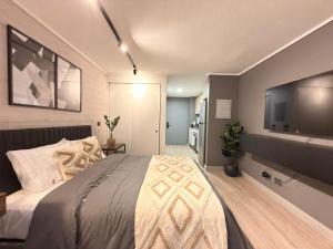 Departamento completo con escritorio - A pasos de Metro y La Moneda