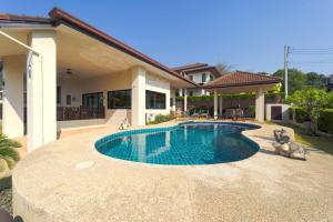 Stylish 3BR Pool Villa, Prime Location (H146)