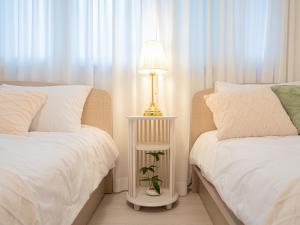 Stay Comma#홍대역도보9분#5인#명동#광화문#BTS#셀프체크인#Hongdae#Yeonnam#망원시장