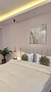 Cozy classic brand new apartment in 120