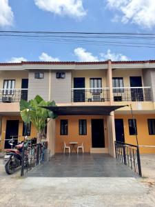 Tahanan by Isla x Modern 2BR House with Parking near Airport