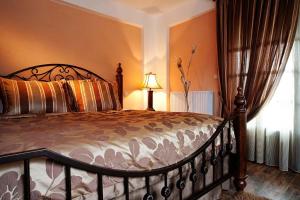 Aiolides Traditional Homes