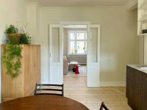Classic Flat Near Frederiksberg Gardens