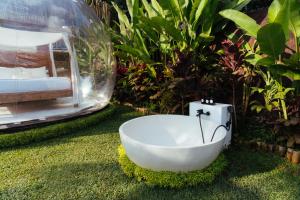 Bubble 7 - Cozy Bubble Retreat White Bath Ubud