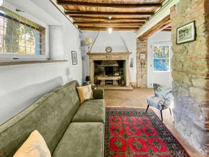 Farmhouse With Pool Amid Ancient Oaks In Tuscia
