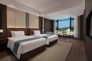 펑황 Phoenix Sky Pool Hotel-Newly Opened 2026 Free Pick-up Service Rooftop Infinity Pool Kids Playground  호텔 스위트룸