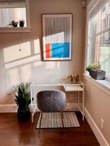 Spacious suite steps from greenway