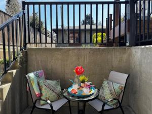 Spacious suite steps from greenway