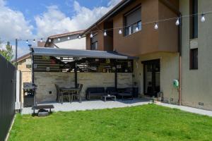 CosTan Home s Luxury House with Parking
