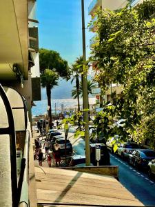 Bright Apartment - 2 Min Walk to Beach